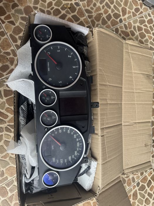 Ceasuri monocrom Vw Touareg 7L facelift 2009+