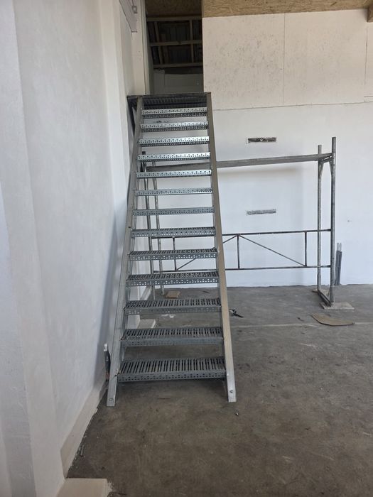 Scară zincata galvanizata