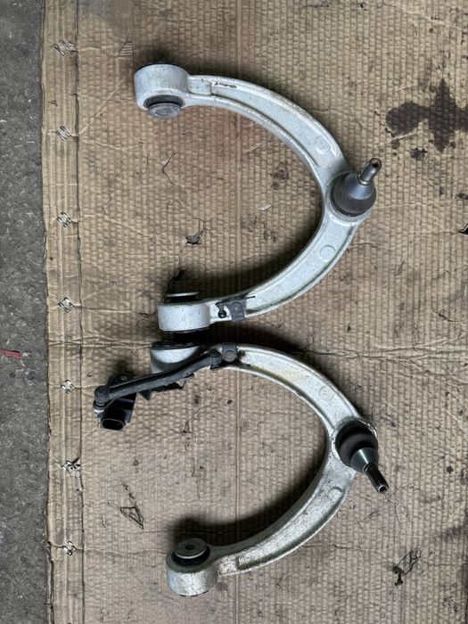 Нови горни носачи mercedes w166 оригинални