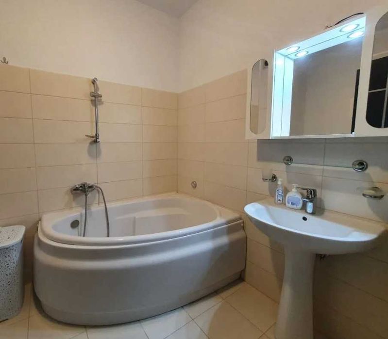 Дава се под наем Тристаен апартамент в Пловдив, Гагарин - 88 кв.м за 255 € - Снимка #4