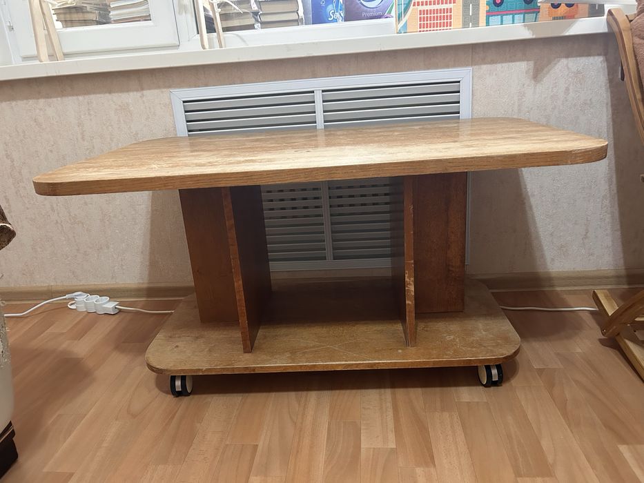 журнальный стол на колесах