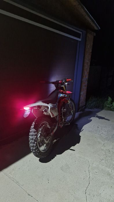 Продам мотоцикл эндуро 250