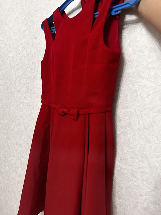 Продам новые  платья