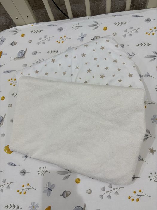 Продам кроватку с матрасом и бортиками