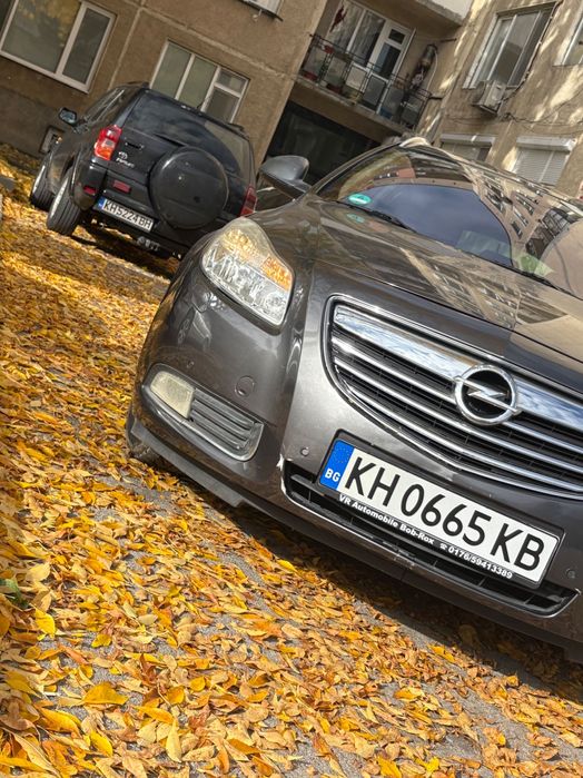 ПРОДАВАМ си афтомобил опел инсигния