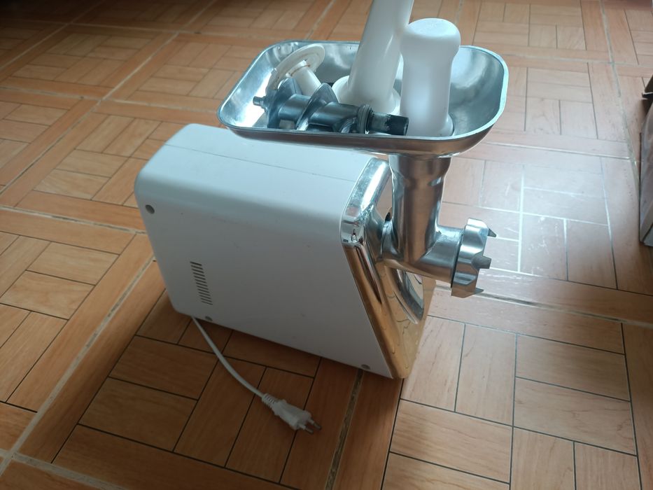 Продаю 2 мясорубки