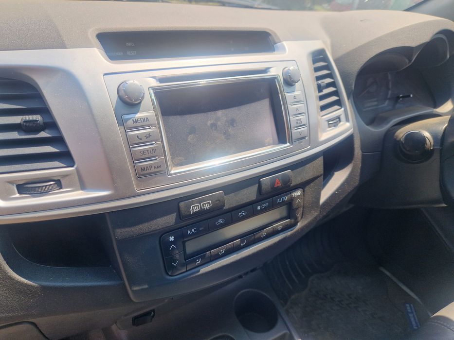 Navigatie cu camera de mansalier sau fara Toyota Hilux 2012-2015