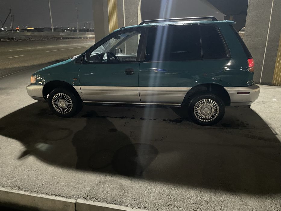 ПРОДАМ Mitsubishi Space Runner (автомат)