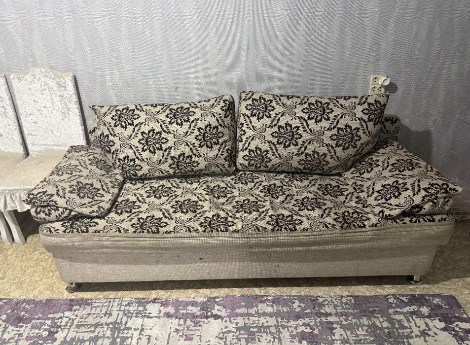 Продам Диван в хорошем состоянии