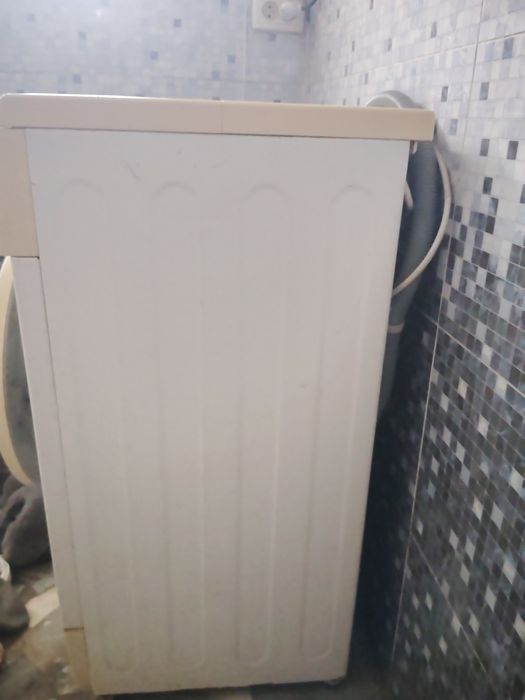 Kir moshina sotiladi