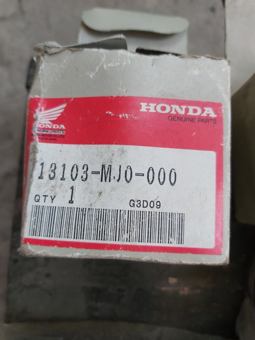 Продам. На мото поршня. Honda/Поворотники