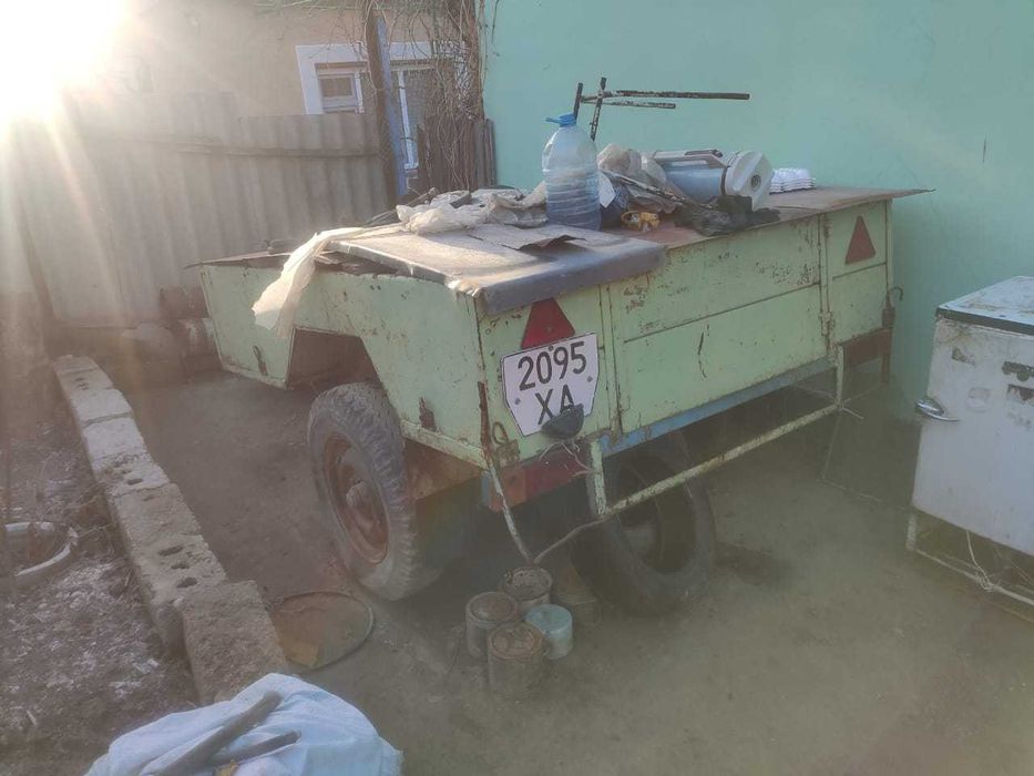 Автомобильный прицеп легковой