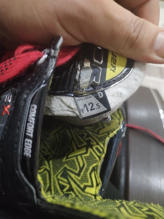 Продам коньки Bauer