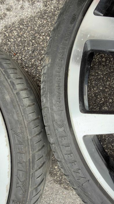 Продавам джанти GENUINE VOLKSWAGEN GOLF GTI BRESCIA 19" ( гумите са подарък ! )