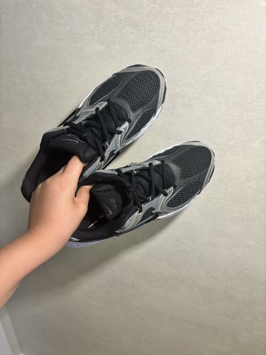 кроссовки Nike. .