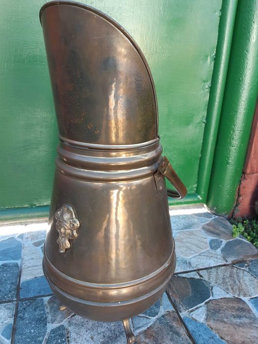 Recipiente din alama cu labe leu si din tabla neagra pictata manual, inalte 56cm