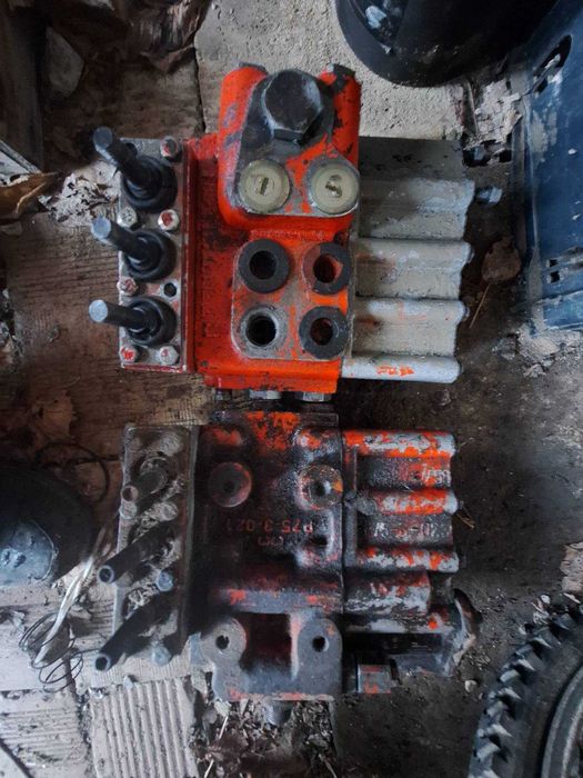 разпределител за трактор Болгар - 1 нов, 2 използвани