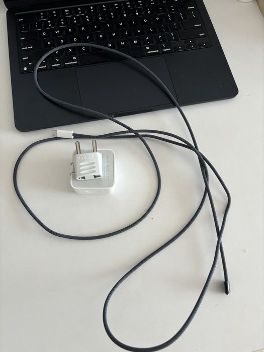 Продам Макбук эир м2/512 гб/ В отличном состоянии