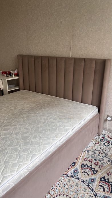 Продам Кровать 180*200. С матрамом.