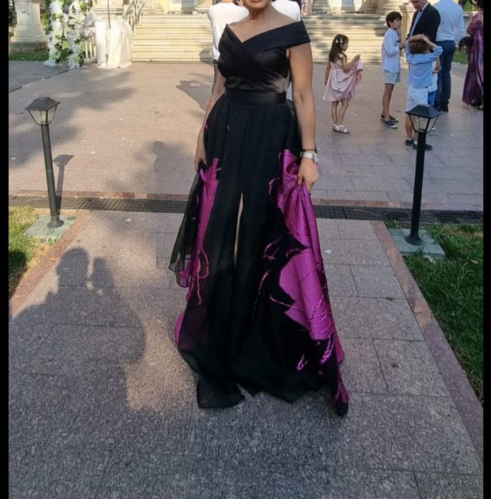 Rochie lunga neagra cu imprimeu roz