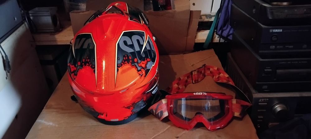 Мотоциклетна екипировка (боти,шлем)