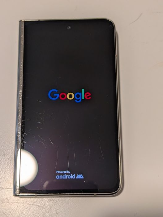 Google Pixel Fold( ecranul mare defect )