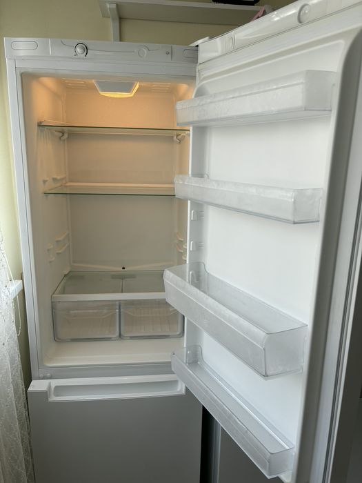 Холодильник Indesit