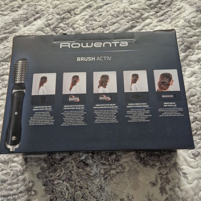 Електрическа четка за коса Rowenta - Brush Activ Renewal, 1000W
Красива коса и увеличаване на обема – всичко това в дланта на ръката ви! Новата