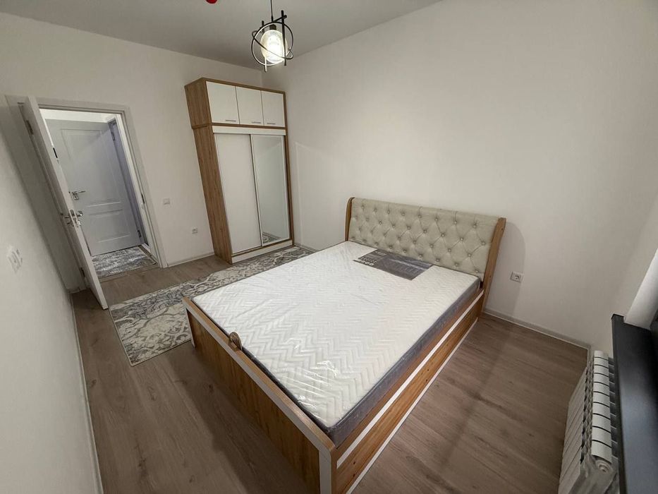 Yashnobod Kadesheva bozori Olmos metrosi yaqinida kvartira bor