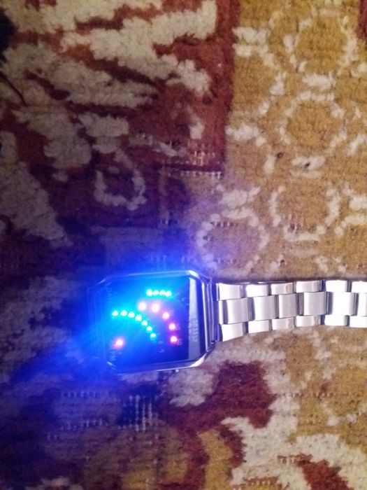 ceas de mana cu leduri