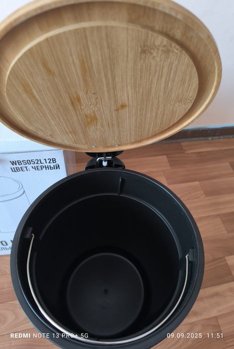 Ведро для мусора с педалью