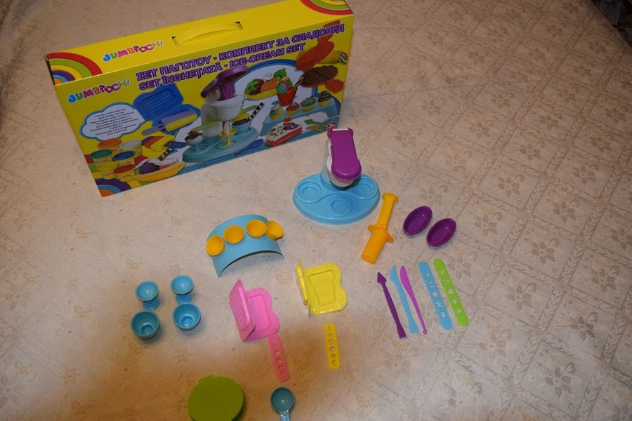 Masina de facut inghetata din plastilina - joc pentru copii