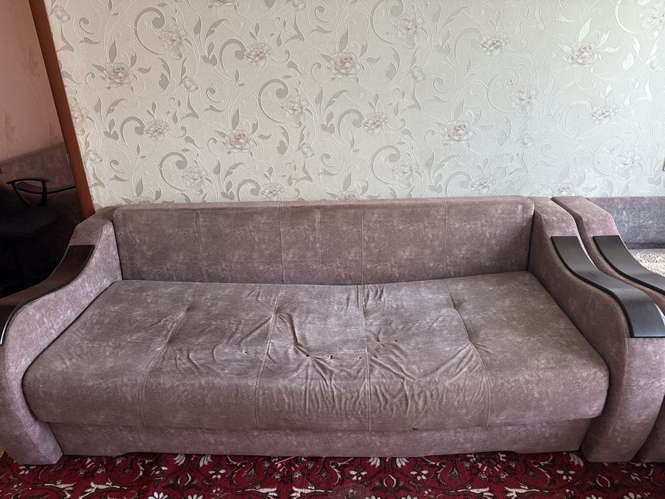 Отдам диван дарлм