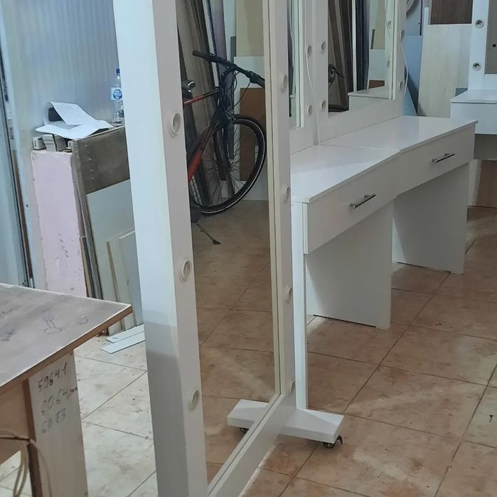 Зеркало с лампами В НАЛИЧИИ