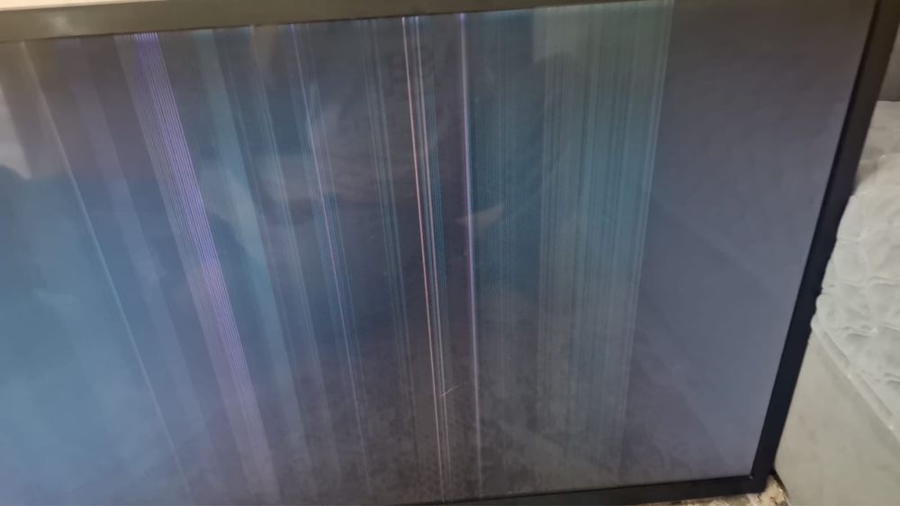 Телевизор LG сломанный