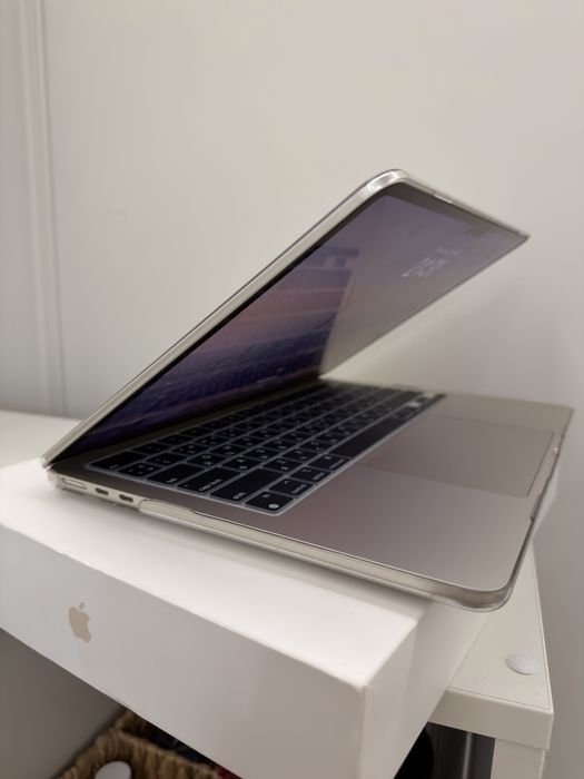Macbook Air M2 2022года