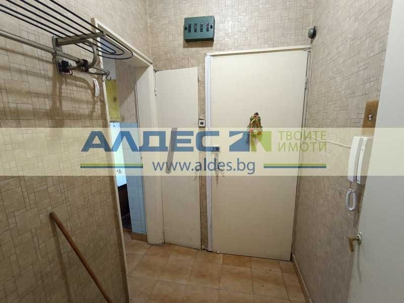 Продава се Тристаен апартамент в София, Център - 55 кв.м за 4521 €/кв.м - Снимка #8