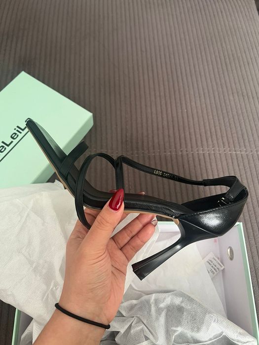 Продается новый туфли