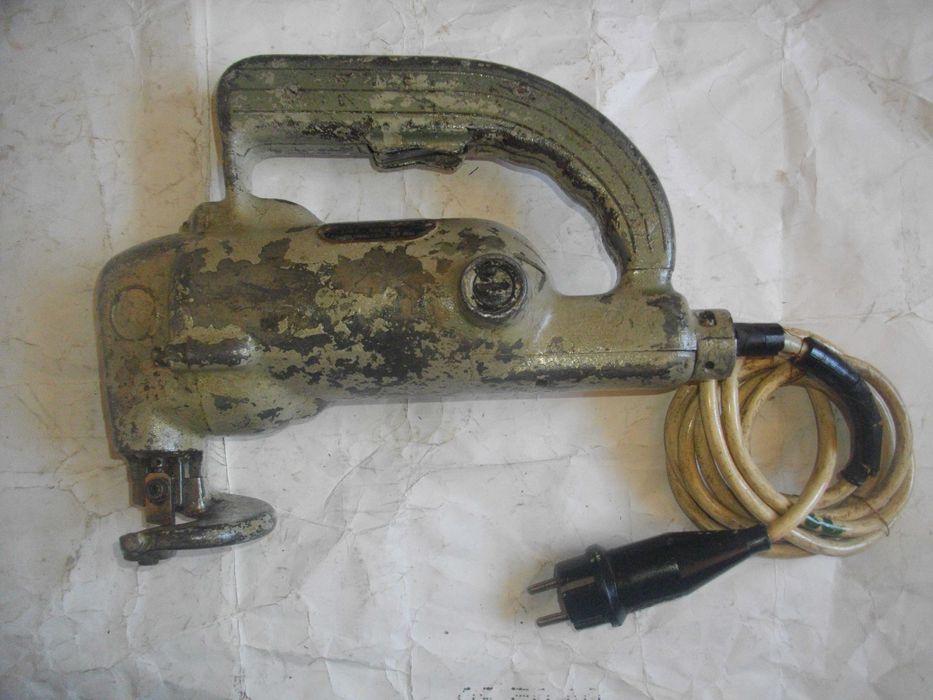 Пневматичен Такер Промишлен HALBOUD Ел.Ножица реже ламарина 2,5мм AEG