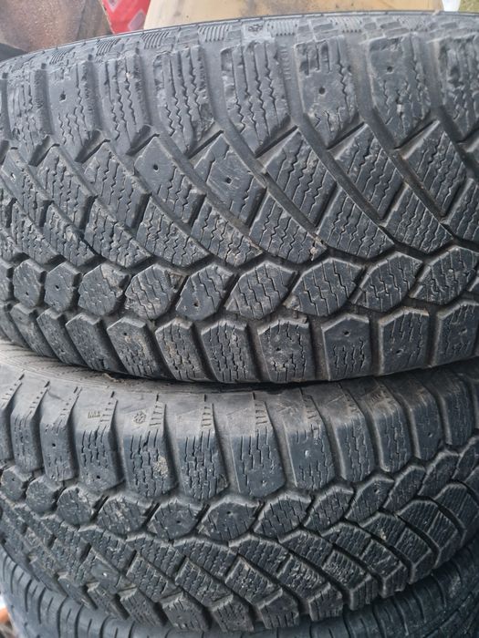 Vând doua cauciucuri de iarna