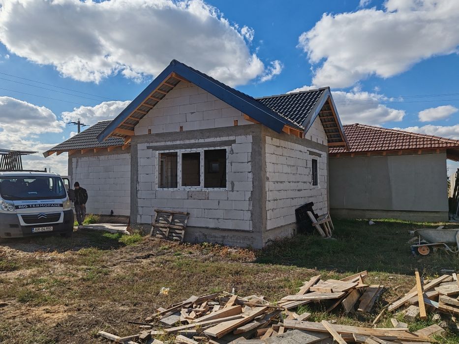 Căsuța noua la roșu ,la preț de garsoniera