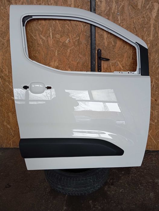 Врата предна дясна за Ситроен Берлинго от 2019год. Цена 1100лв