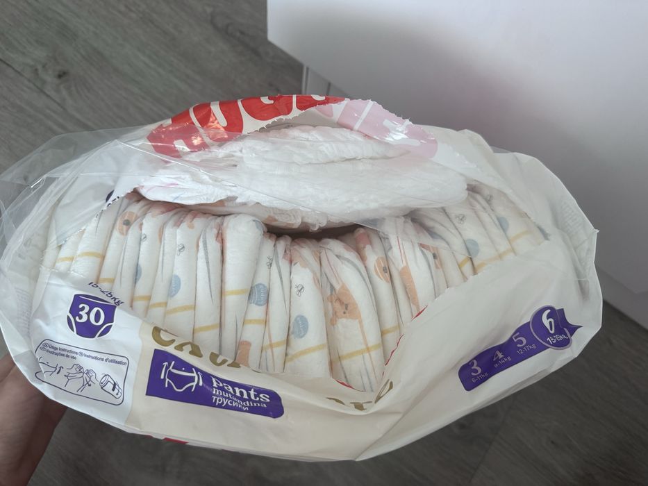 Vând scutece Huggies Extra Care Pants
