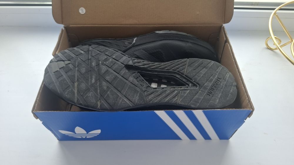 Продам кроссовки орегенал адидас