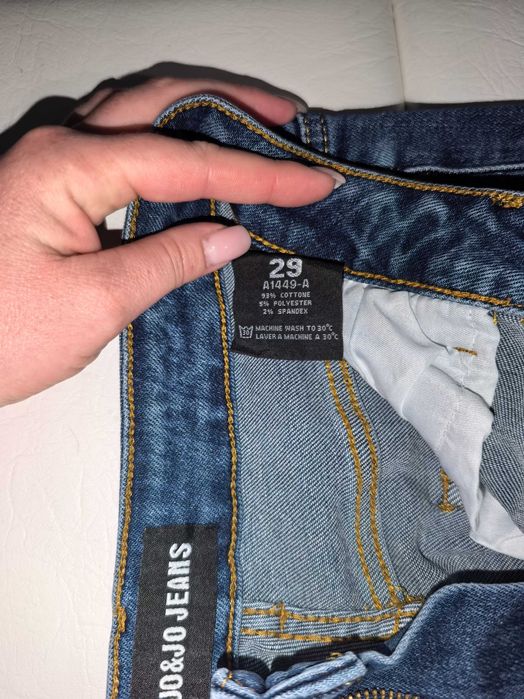 Продам женские джинсы