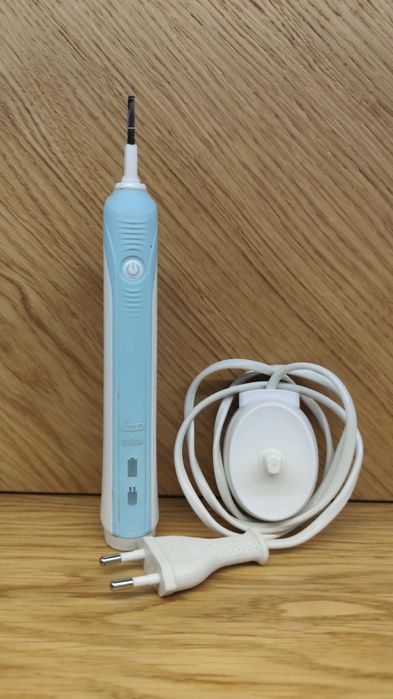 Електрическа четка за зъби Oral B