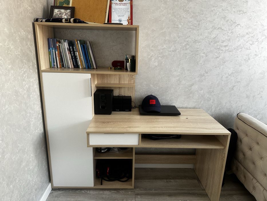 Продам  письменный стол