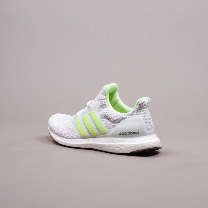 Обувки дамски обувки  ADIDAS ULTRABOOST DNA 5.0 размер  39 1/3