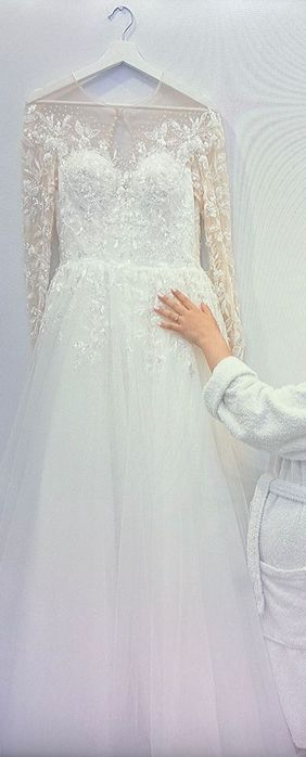 Продам свадебное платье  со шлейфом100 000тг