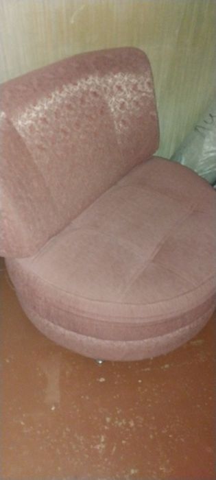 Продам раскладной диван с кресло пуфиком